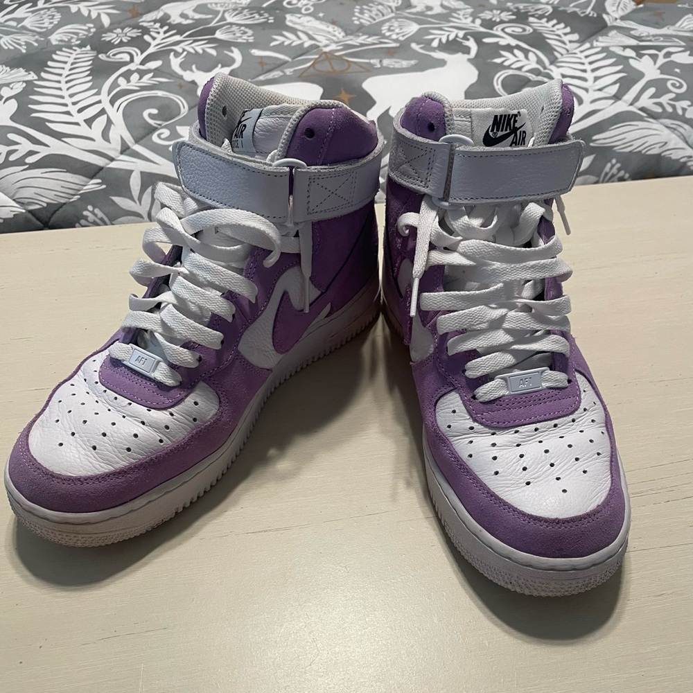 Nike Air High-Top Sneakers in Purple and White AF1